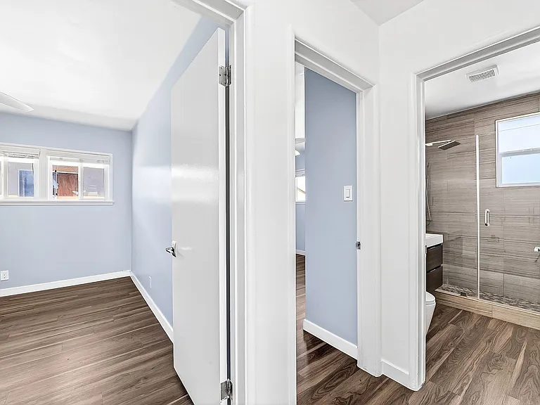 4308 E 4th Street — Photo 14