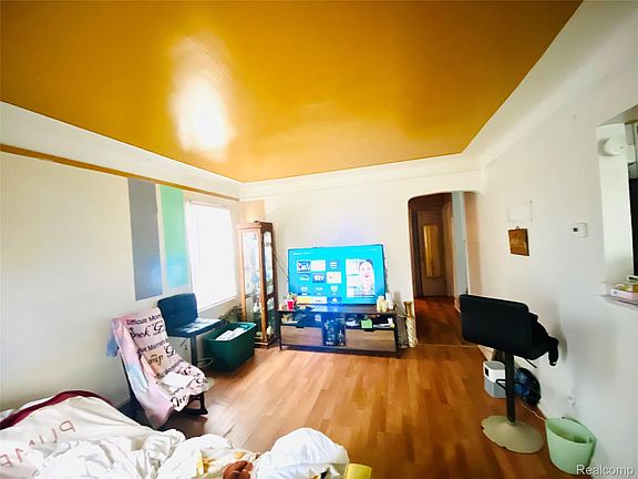 5th image of 5530 University Pl
