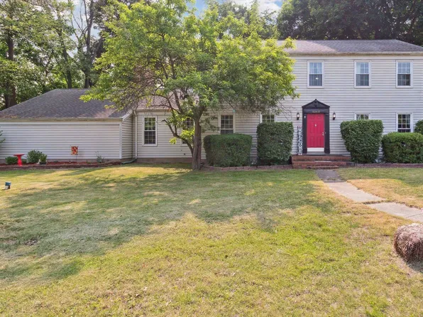 52875 Brookdale Dr, South Bend, IN 46637