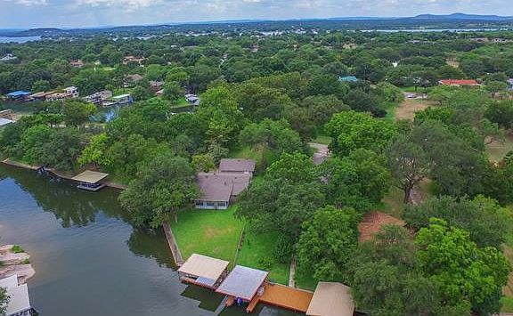 2nd image of 411 Oleander Dr