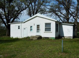 62147 32nd St, Lawton, MI 49065