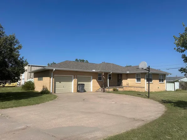 1000 Roxanne Dr, Great Bend, KS 67530