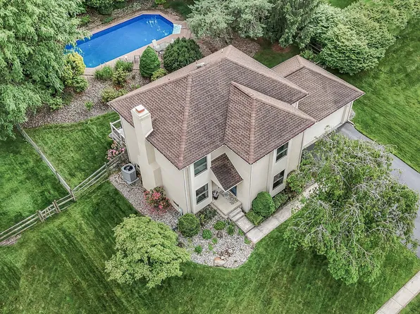 25 Hayloft Cir, Wilmington, DE 19808