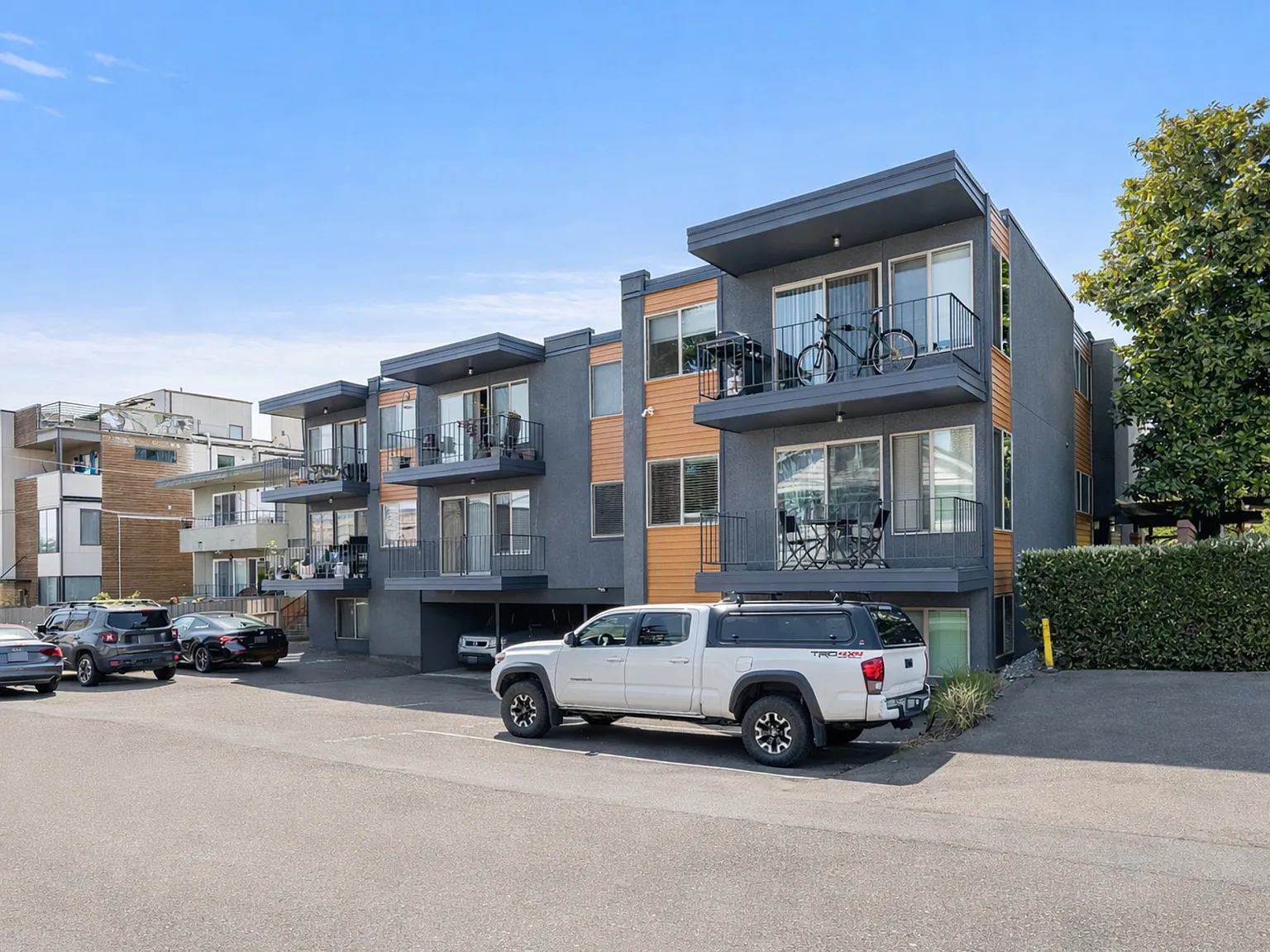 Carmel Apartments — Photo 3
