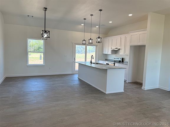 3rd image of 1990 Everly Dr