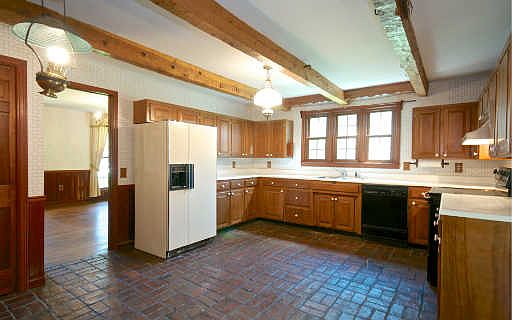 Kitchen w brick floors_12312014