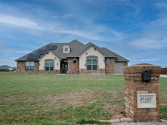 2nd image of 13285 NE Clearwater Cir