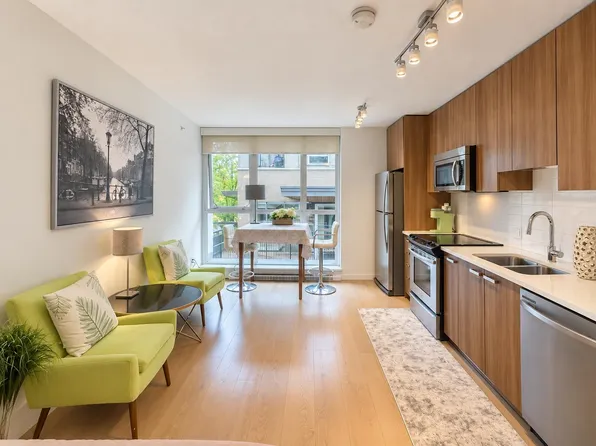 13325 102a Ave #209, Surrey, BC V3T 0J5