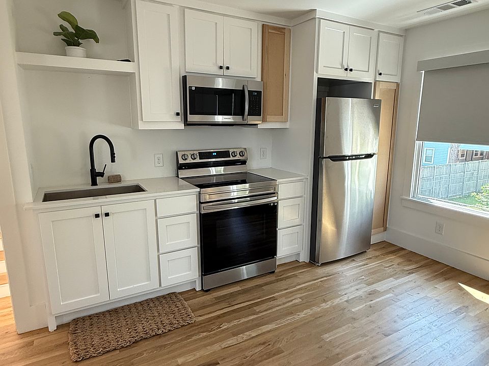 2nd image of 5912 Goliad Ave #B