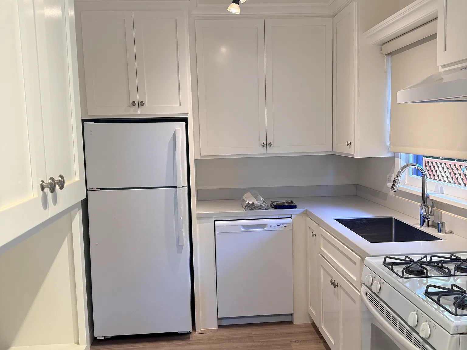 2 bed, 870 sqft, $3,500 — Photo 3