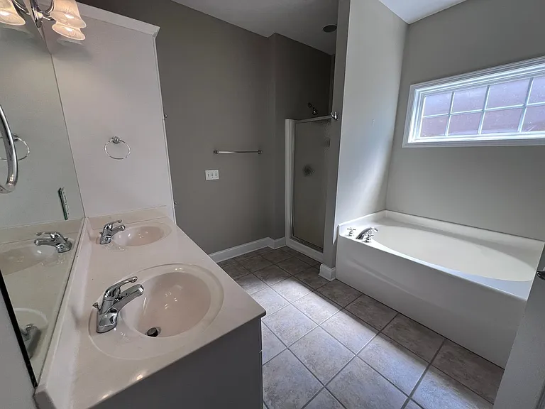 1618 Professional Pkwy — Photo 12