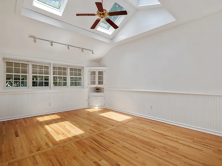 141 Idlewood Dr — Photo 17