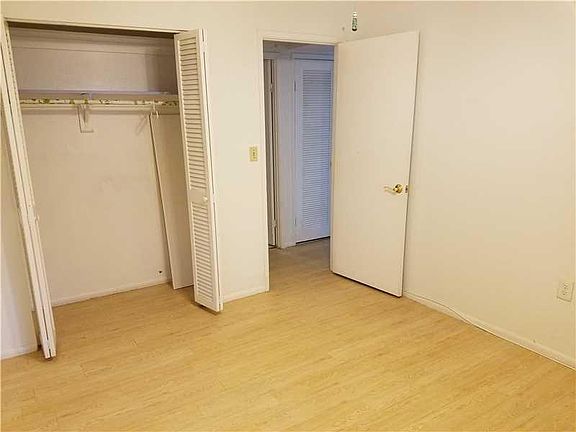 2nd image of 1750 NE 191st St APT 225