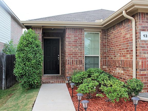 3rd image of 1321 Briarwood Dr