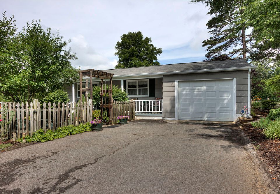 1st image of 537 Highland View Dr