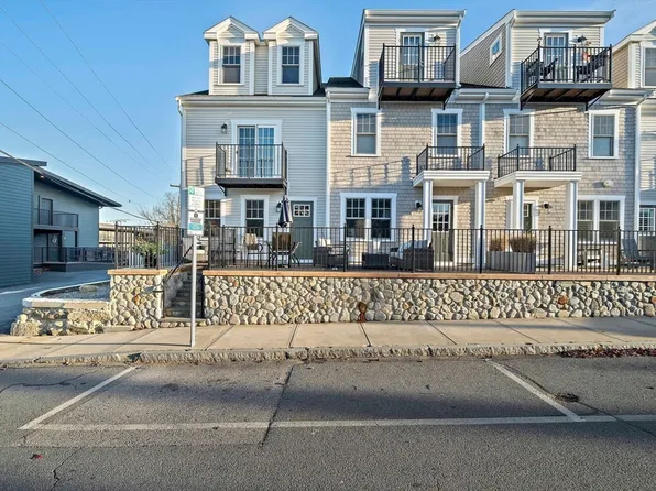 27 Howland St Unit 2, Plymouth, MA 02360