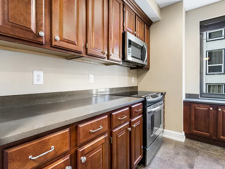 222 Rittenhouse — Photo 7