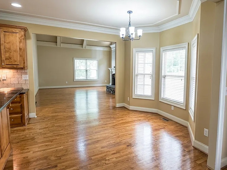 606 Lakeshore Ct — Photo 6