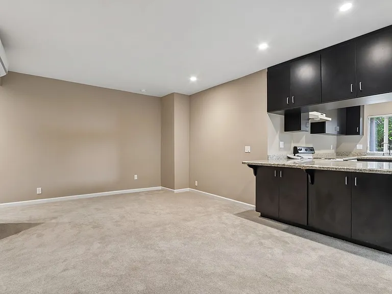 116 N Wetherly Dr — Photo 2