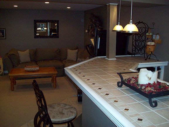 Family Room, Bar area