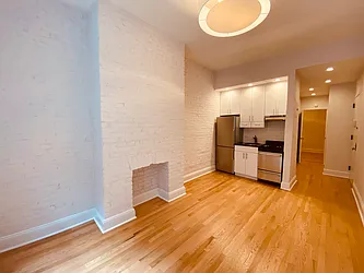 Rented by Metropolis Real Estate of Manhattan