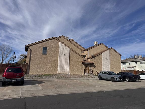 2nd image of 551 Garfield Dr APT 1