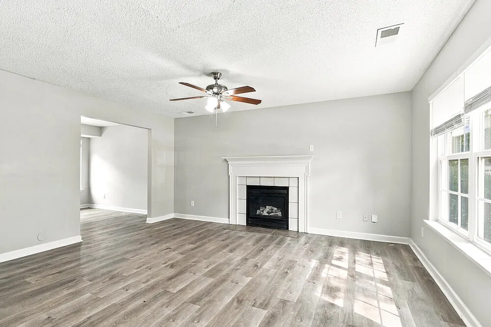 4 bed, 2.5 bath, 1832 sqft, $2,180 — Photo 4