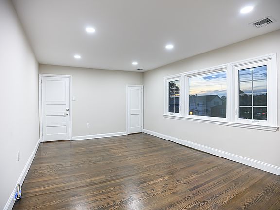 4th image of 98 Dunston Ave Floor 2