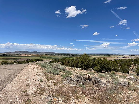 3rd image of 921 S Panorama Dr