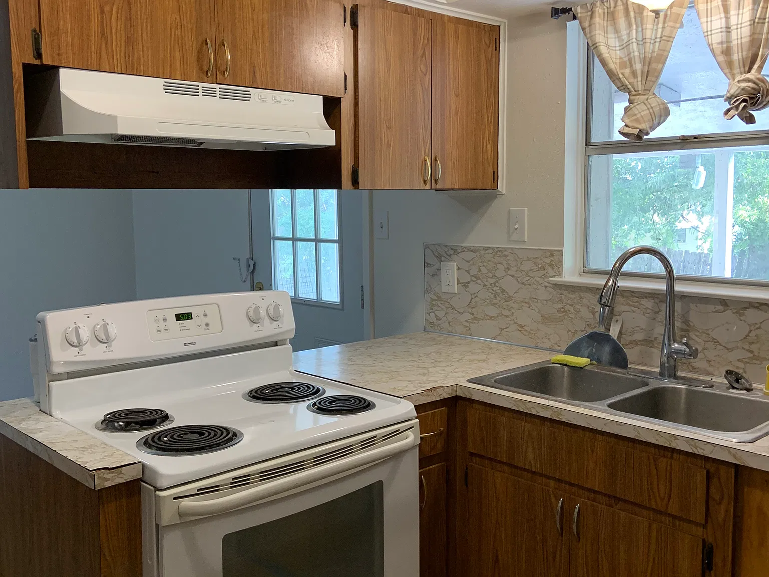 3 bed, 1350 sqft, $1,400 — Photo 3