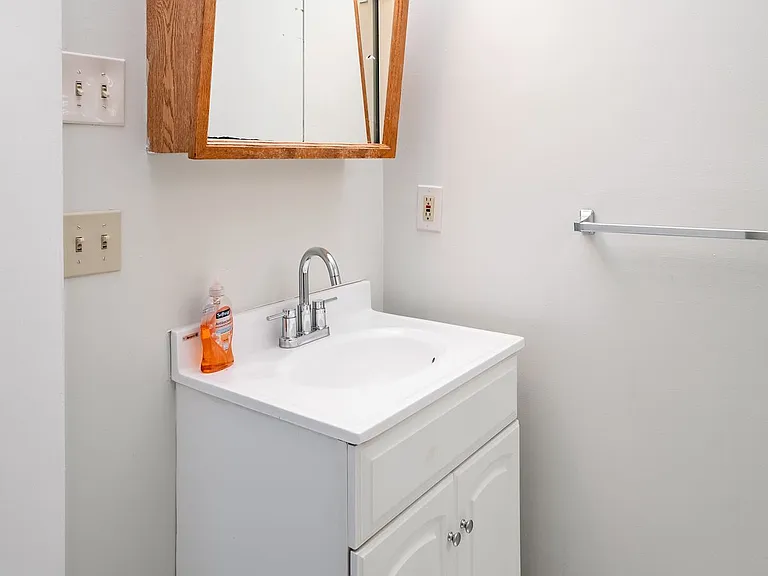10 Strathmore Rd #A — Photo 27