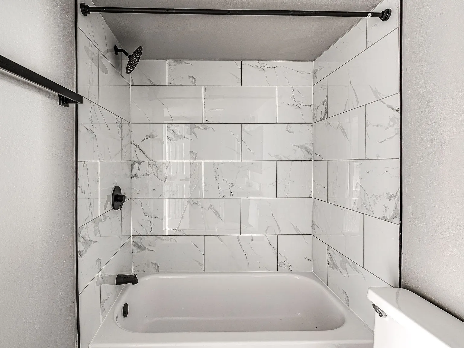 Alexis Park Apartments — Photo 4