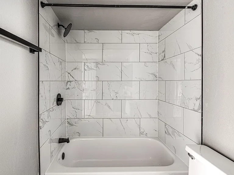 Alexis Park Apartments — Photo 4