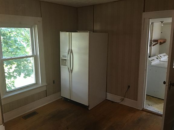 5th image of 522 N High St
