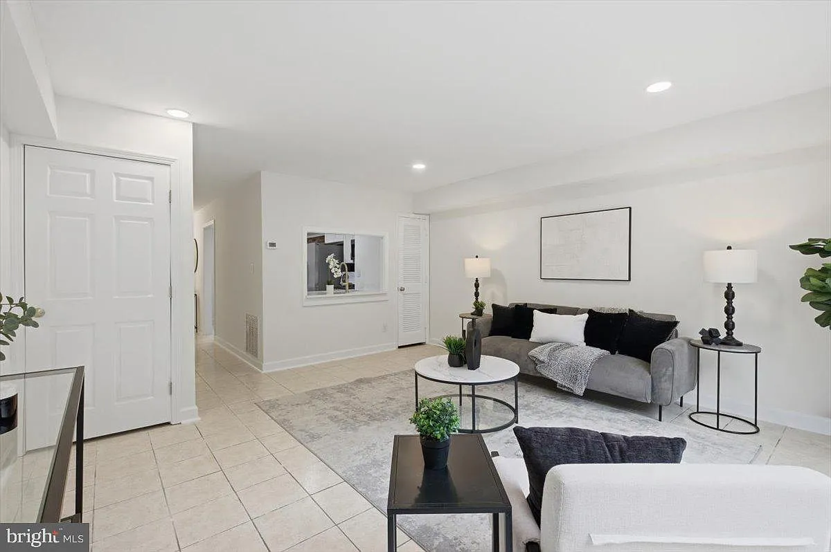 Cardinal Forest Condo — Photo 4