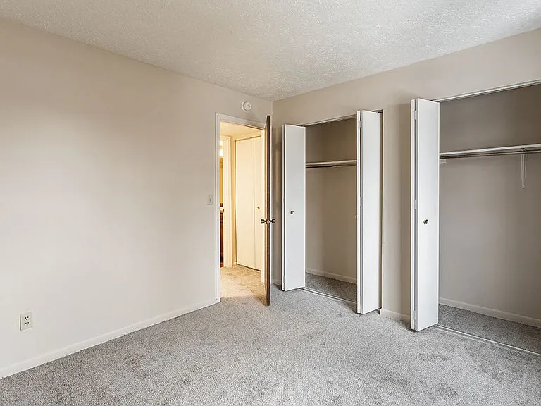 Delta Square Apartments - Lansing, MI — Photo 23