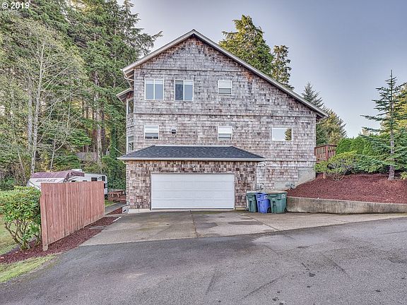 4th image of 2506 NE Douglas St