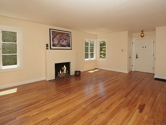4th image of 220 E Junipero St