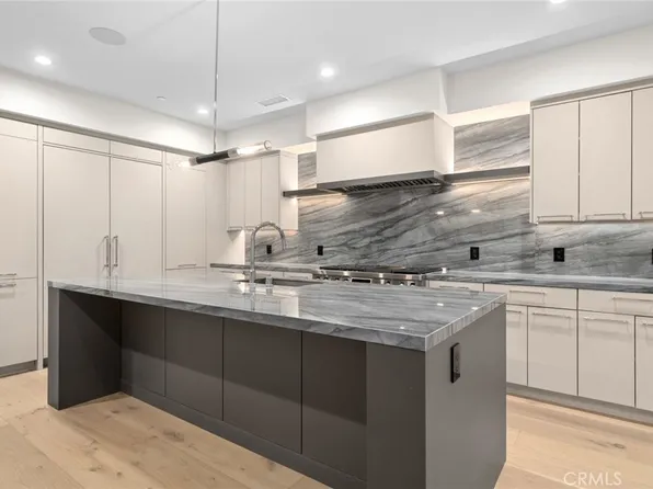 1511 Cliff Dr, Newport Beach, CA 92663
