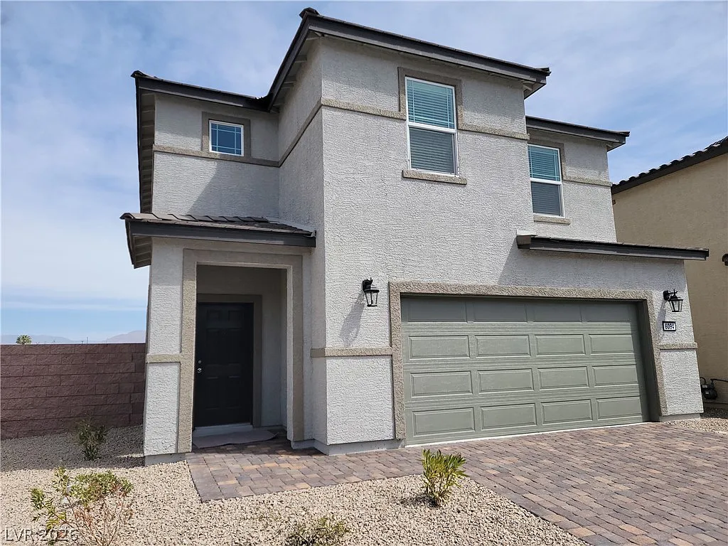 4 bed, 3.0 bath, 2526 sqft, $2,200 — Photo 2