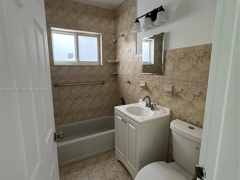 3021 SW 2nd Ave — Photo 25