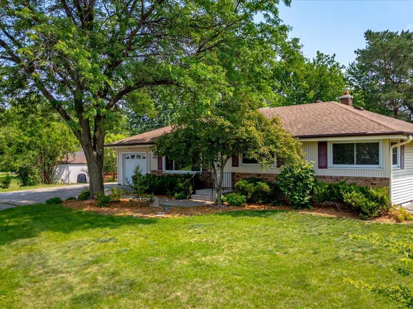 133 Martin Way, Vadnais Heights, MN 55127