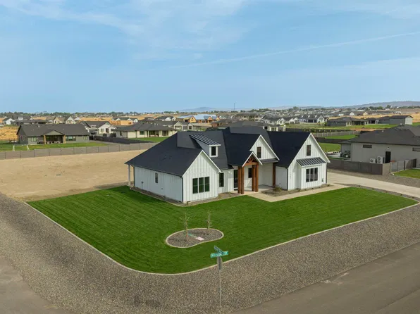 7403 Haystack St, Kennewick, WA 99338
