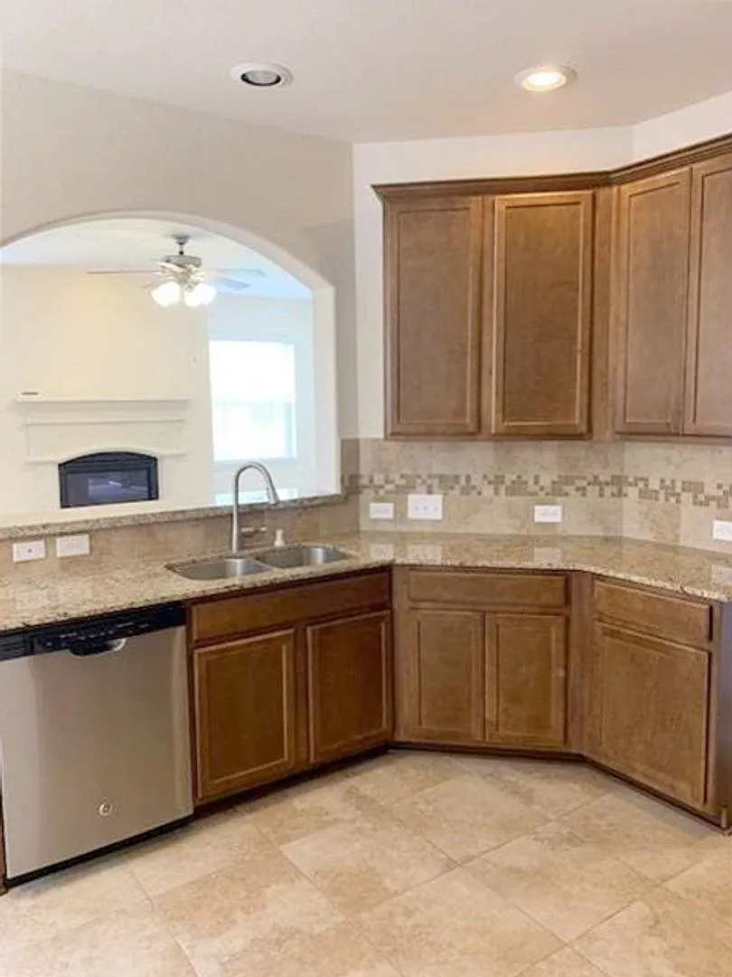 26931 Stonebury Heights Ln Ask about our No Cash Security Deposit Option — Photo 3