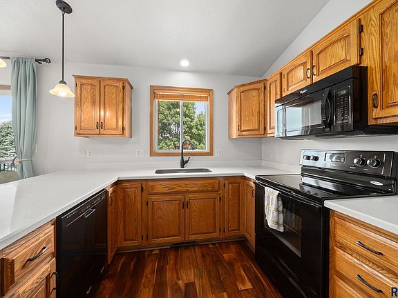 4th image of 7116 W Panama St