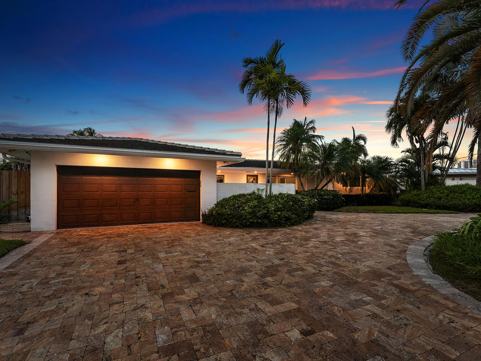3 bed, 2.5 bath, 2152 sqft, $16,500 — Photo 1