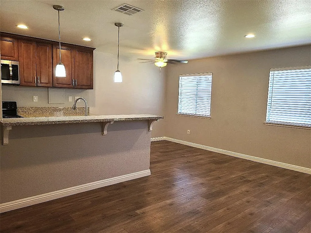 2 bed, 882 sqft, $2,495 — Photo 3