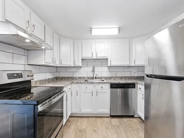10760 W 8th Ave APT 4, Lakewood, CO 80215