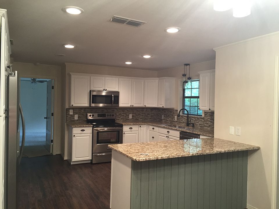 1st image of 310 Lakeshore Dr