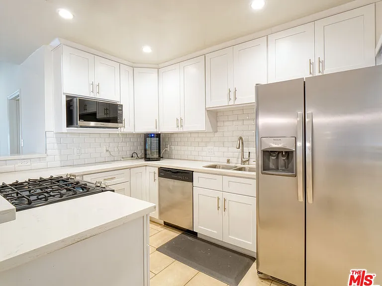 337 N Oakhurst Dr #6 — Photo 6